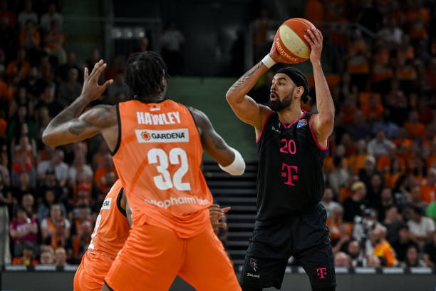 成绩突出的 成绩突出的